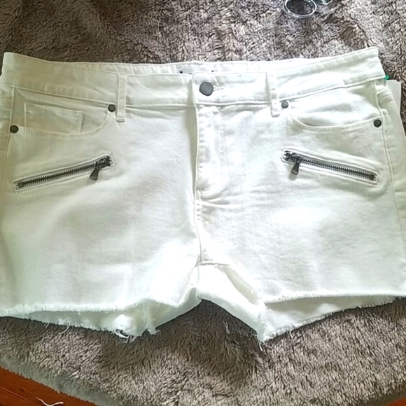 PAIGE STYLE#:INDIO ZIP MID RISE WHITE SHORTS SZ:32 - Picture 6 of 9